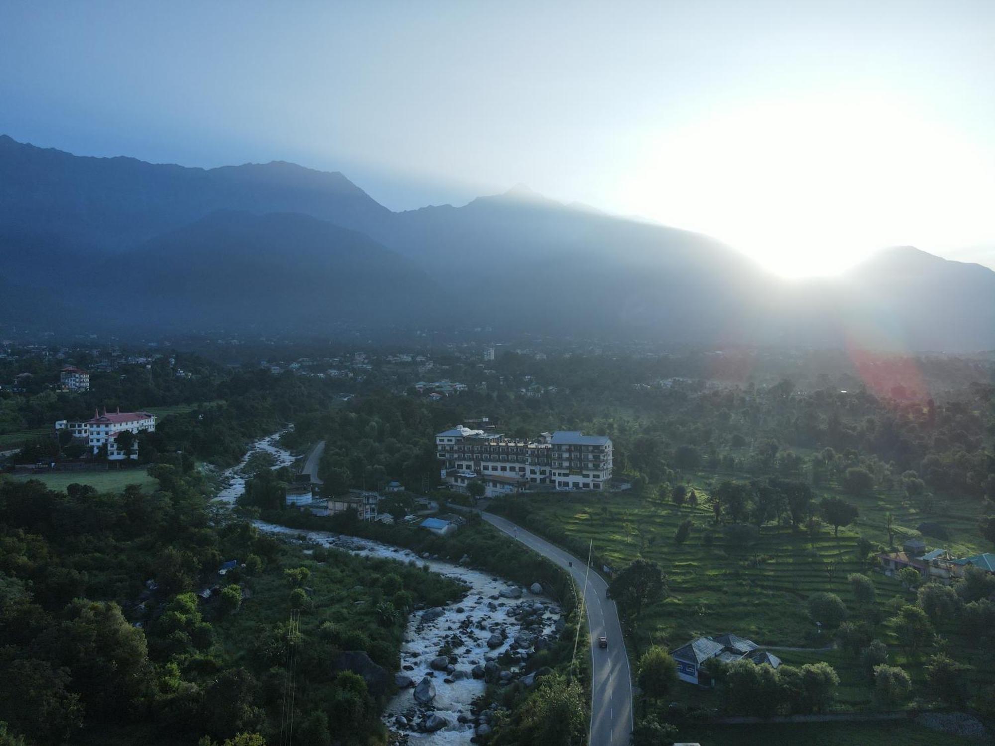 D'Polo Club & Spa Resort Dharamshala Exteriör bild